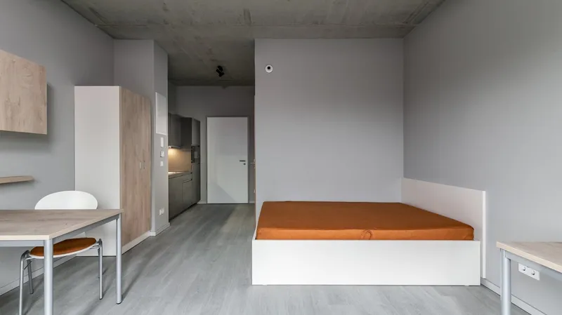 Kompaktes Apartment in Pankow: Ein Zimmer mit Weitblick in den vierten Stock — photo 1